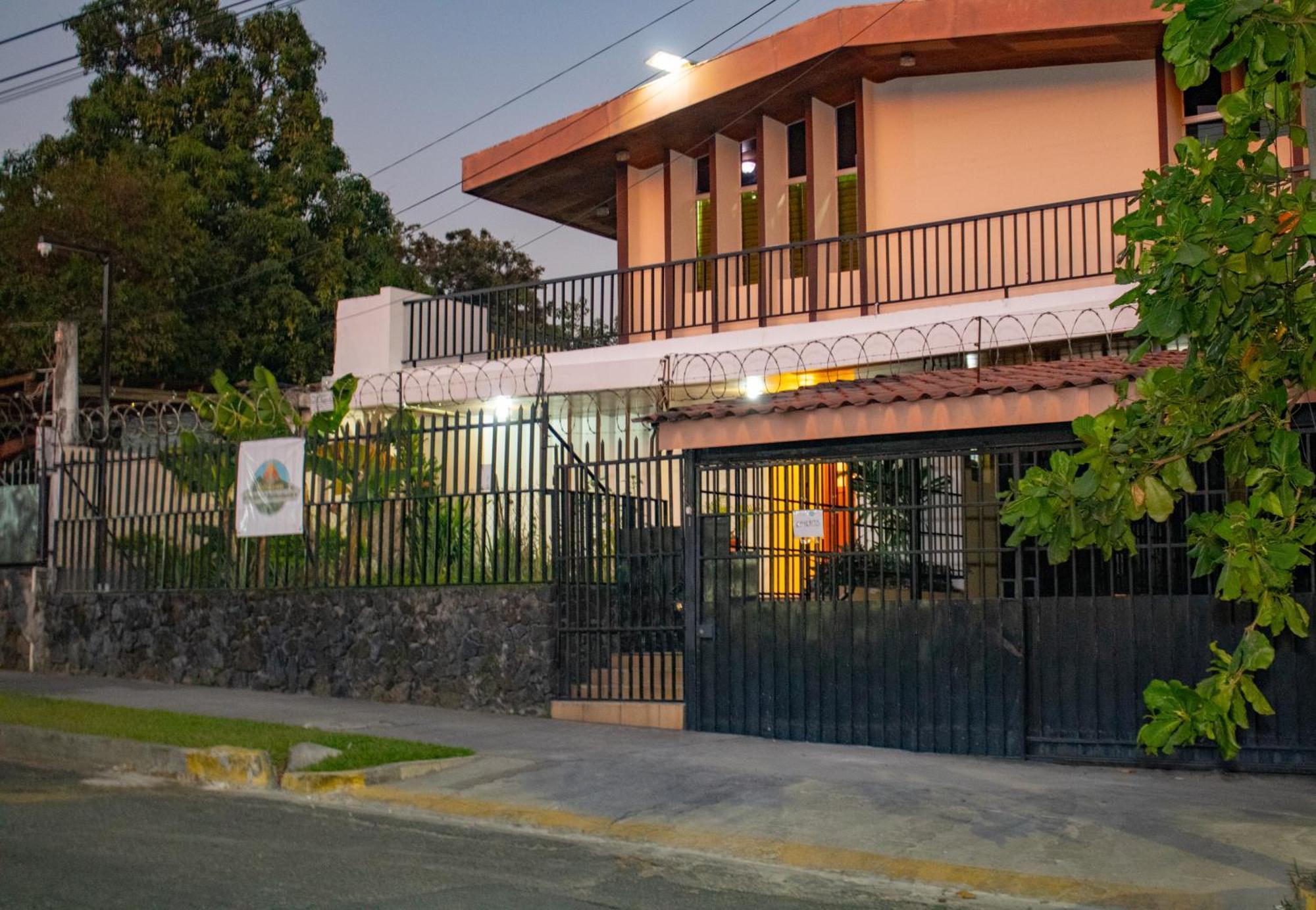 Volcano Hostal Y Restaurante San Salvador Exterior foto